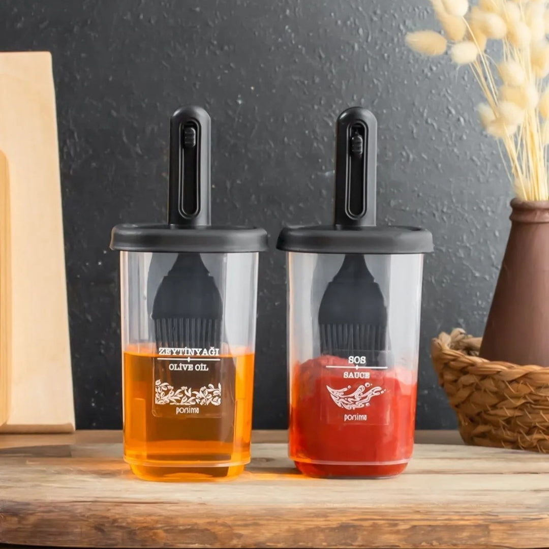 The 2 pcs silicone brushed oil containers