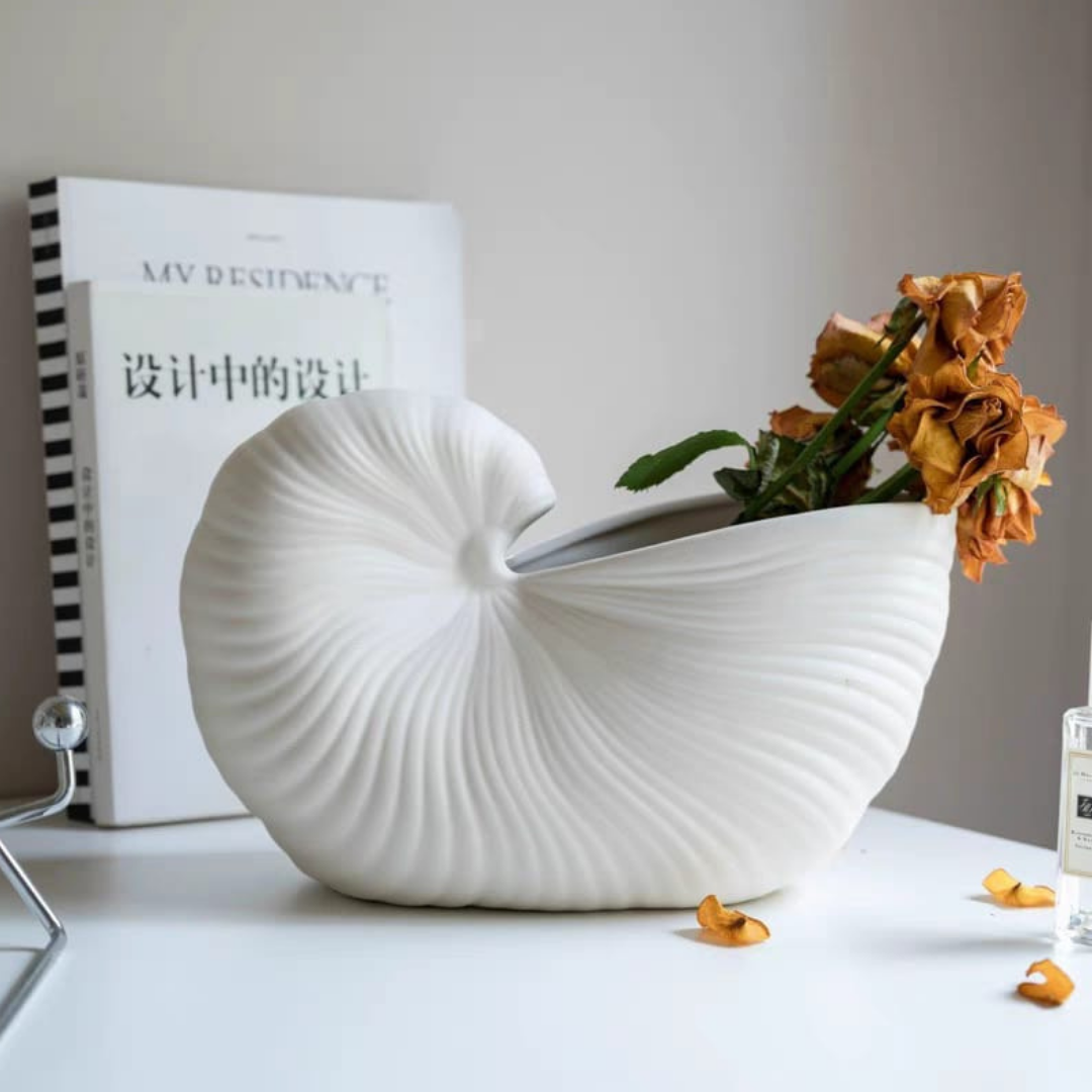 Shell table vase
