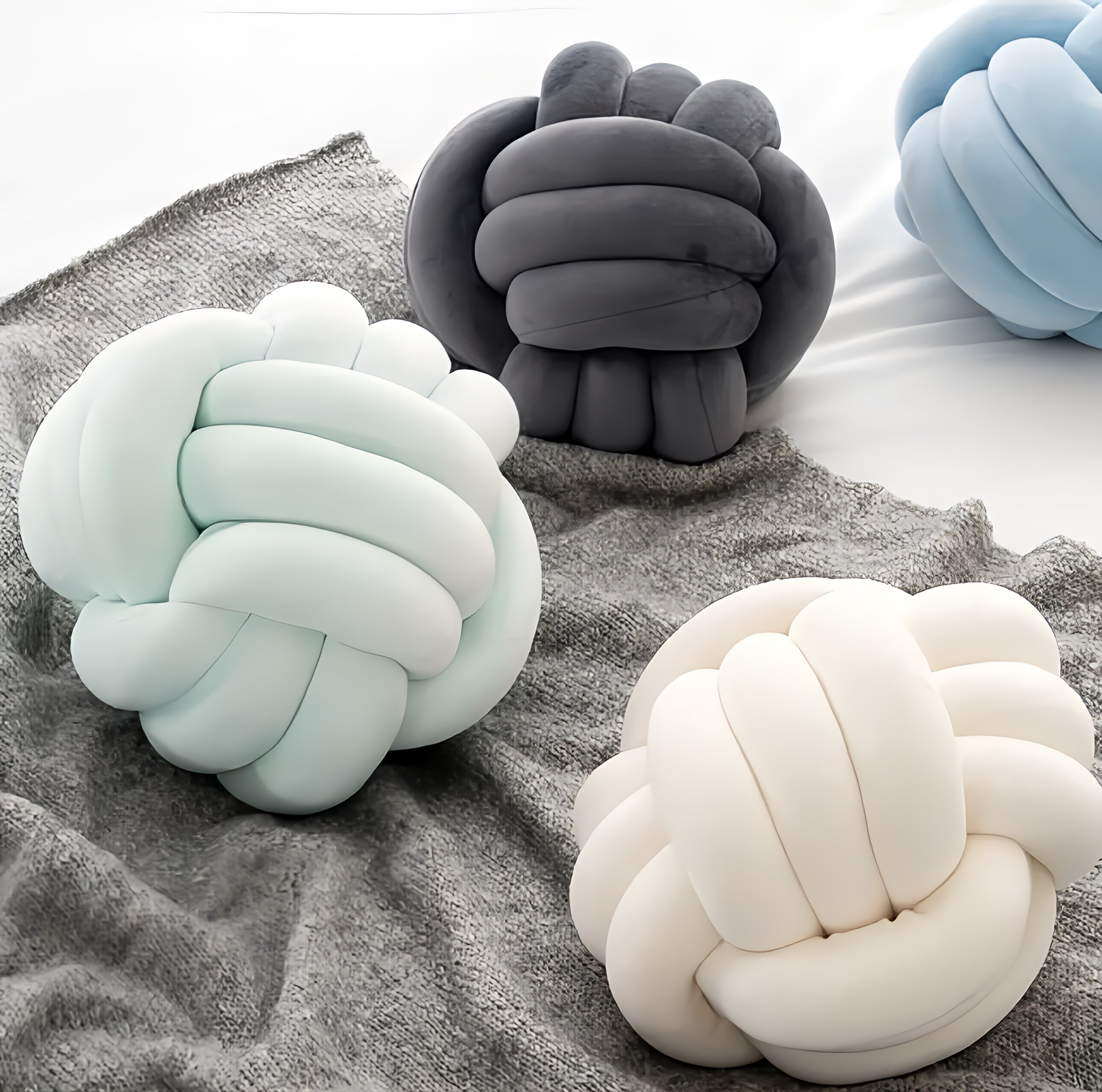 Knot Cushion