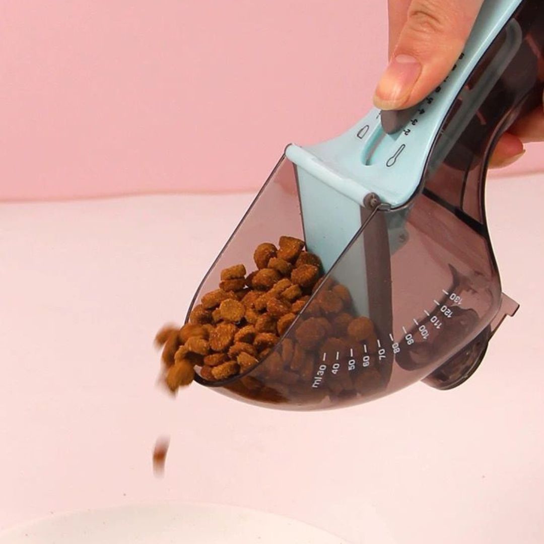 Dry food measuring scoop