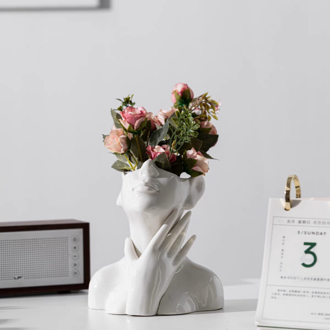 Feminine table vase