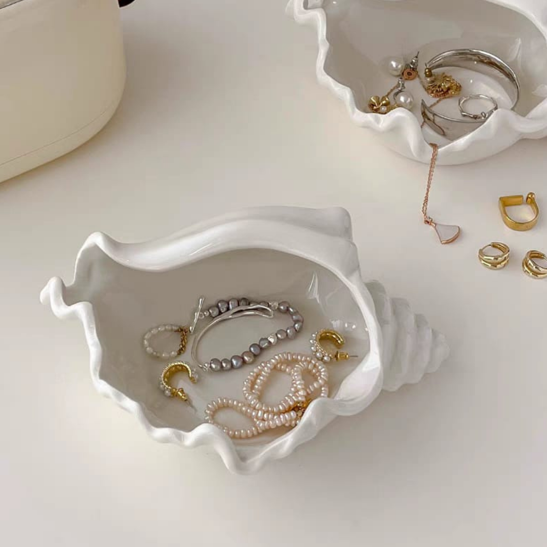 Shell keys and accessories holder