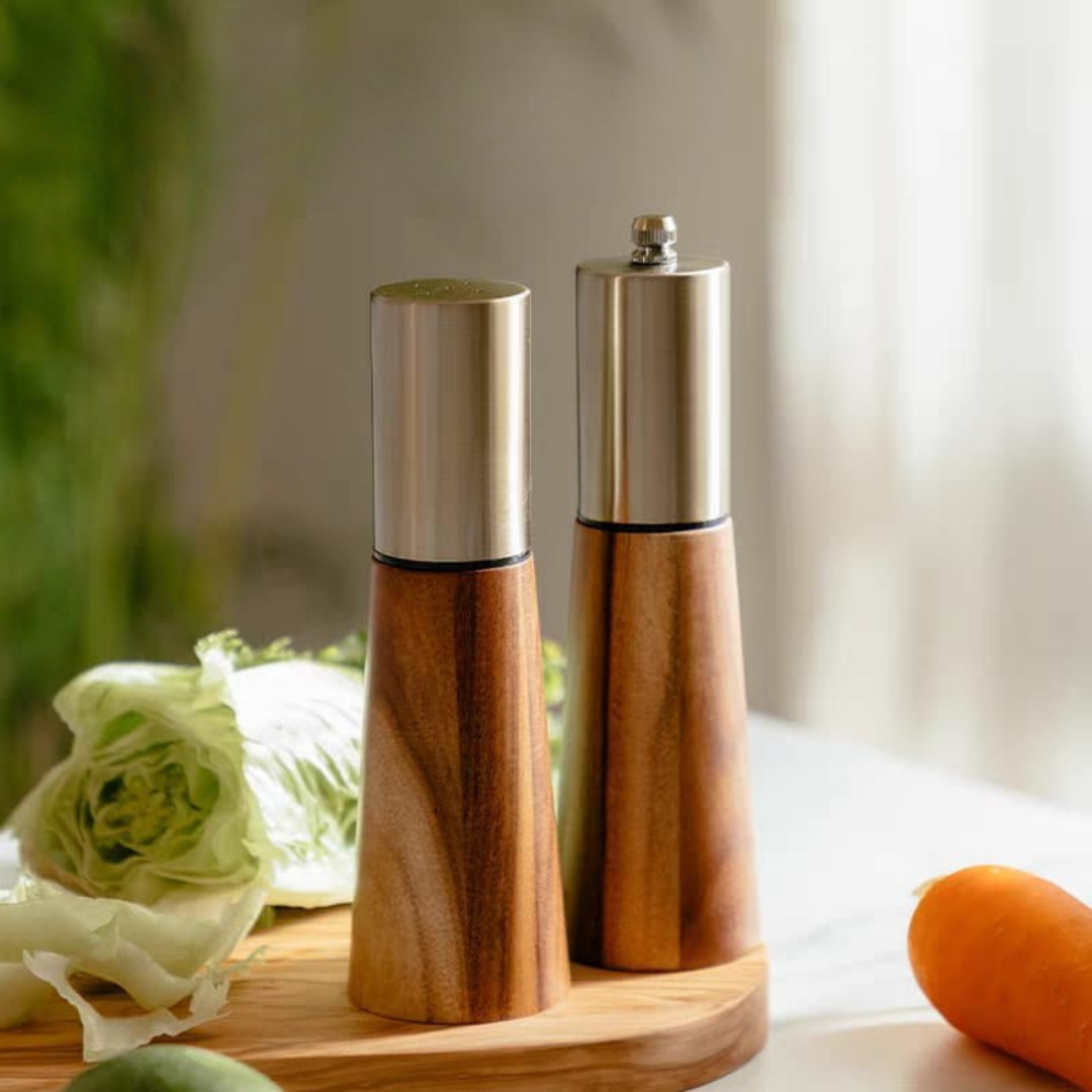 Salt and pepper set