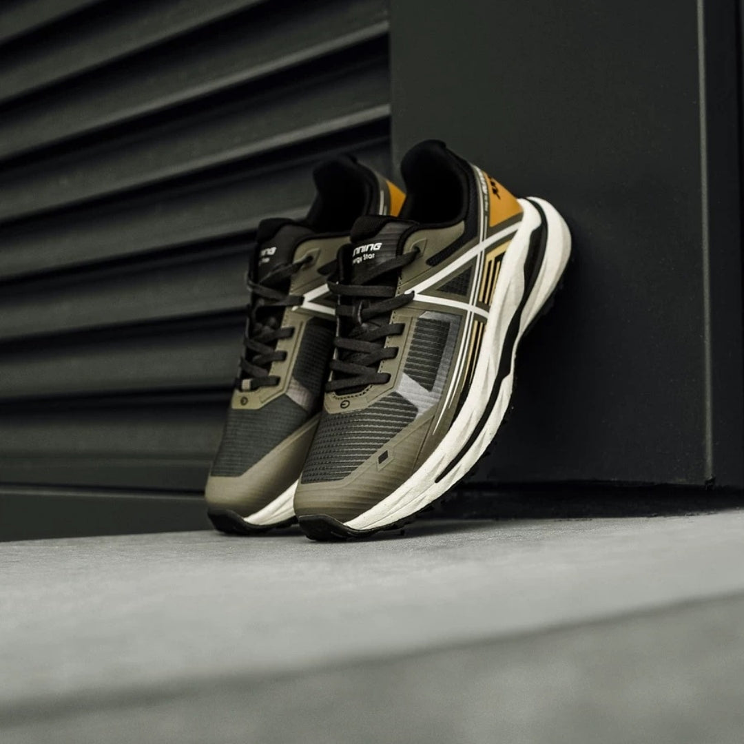 AIR SHIBUSA Geo Running Shoes