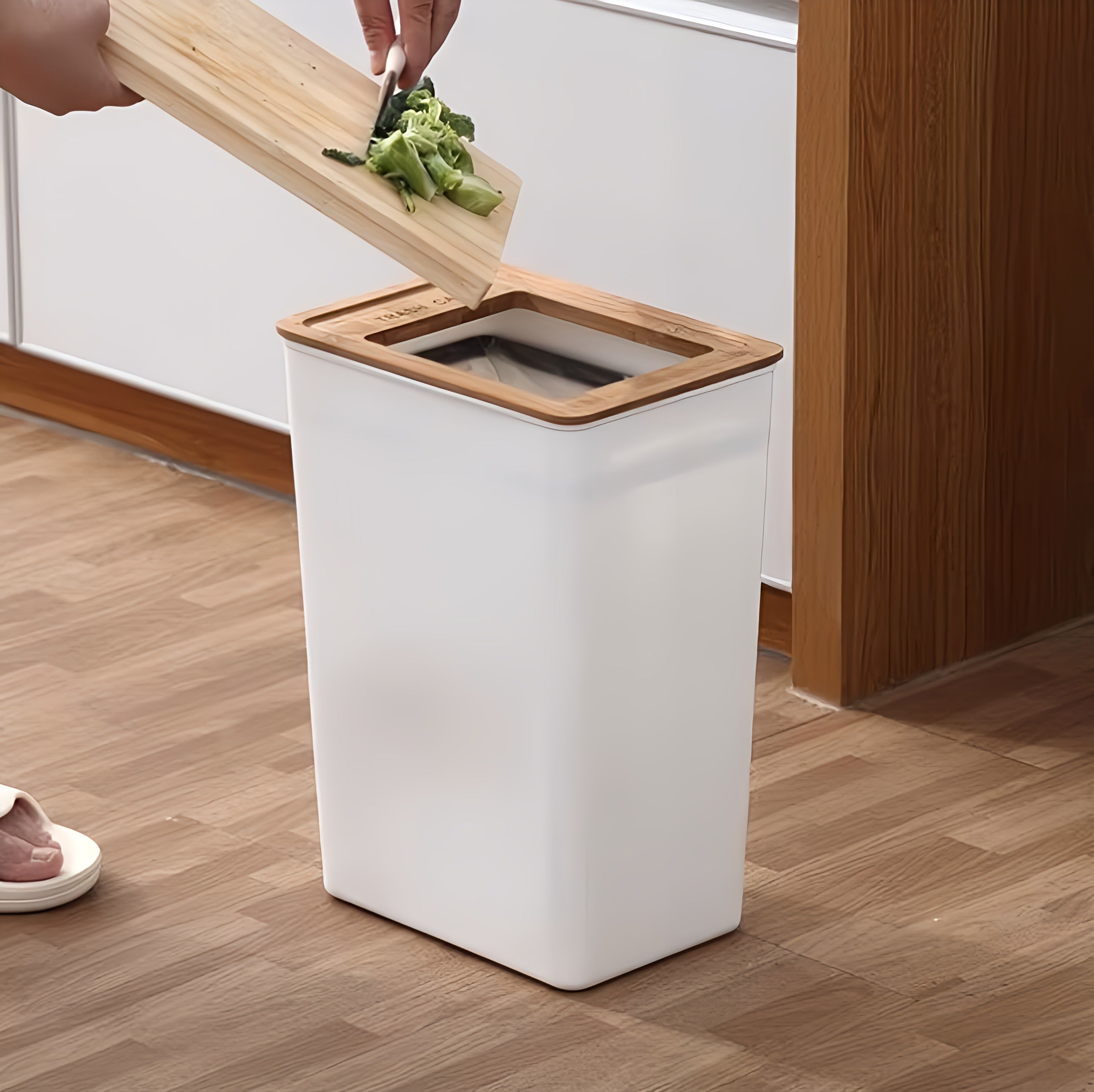 Trash Can With Cover