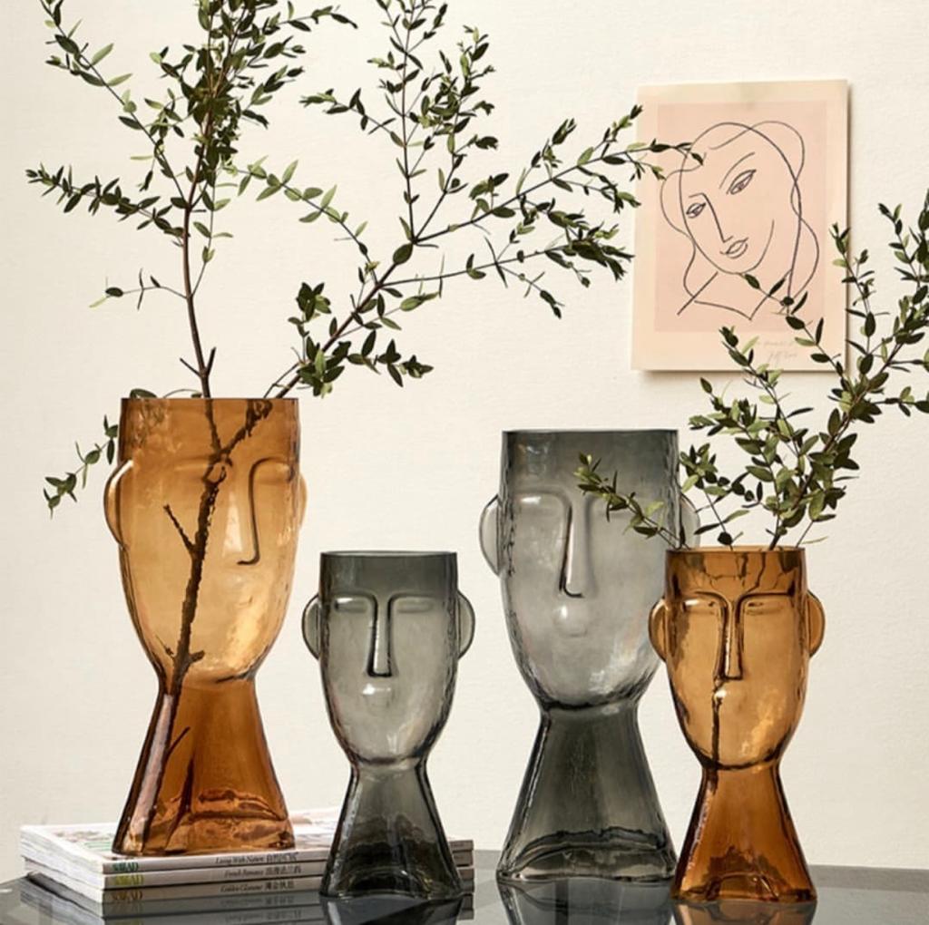 The Face Vase