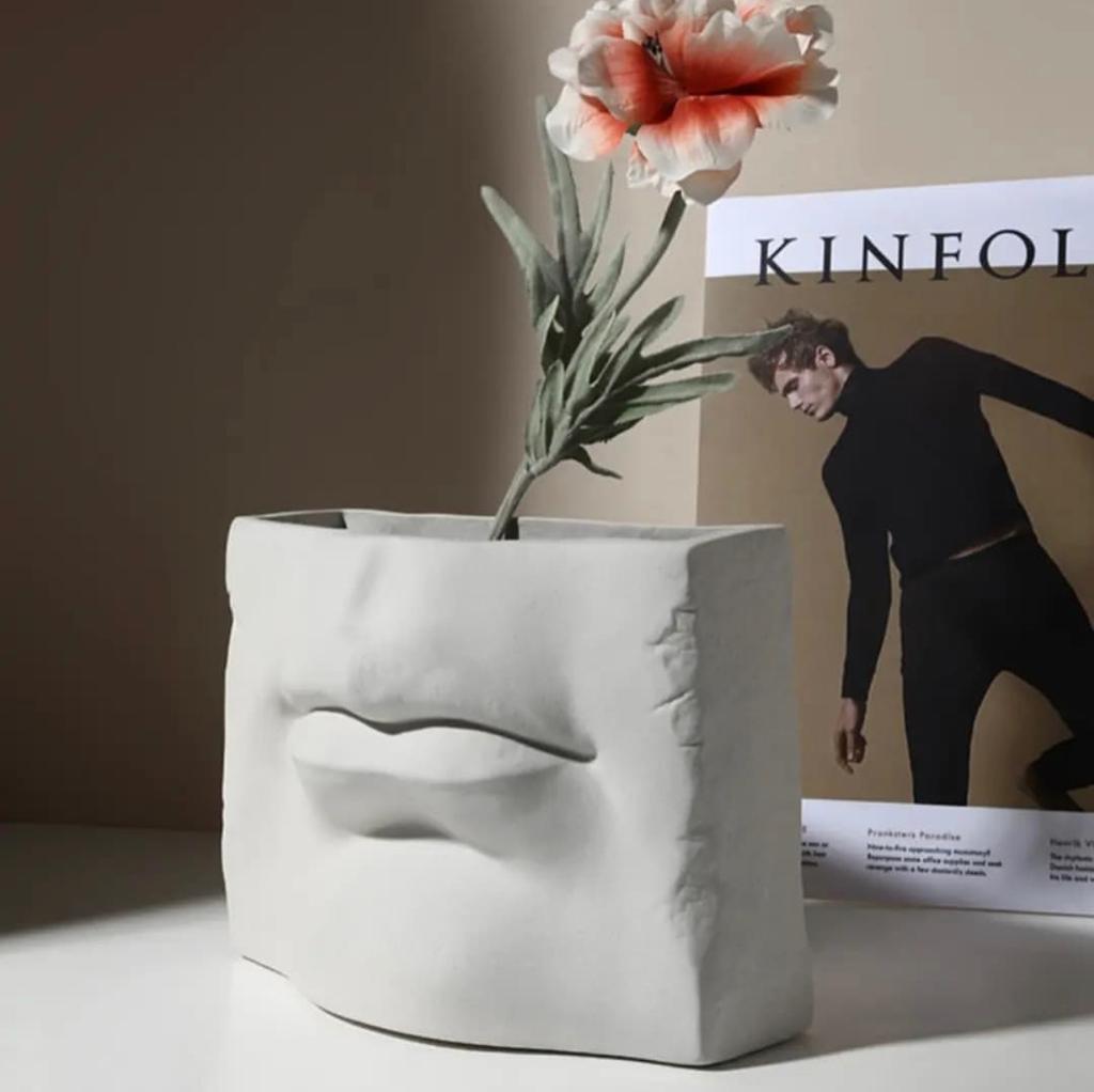 Face Parts Vase