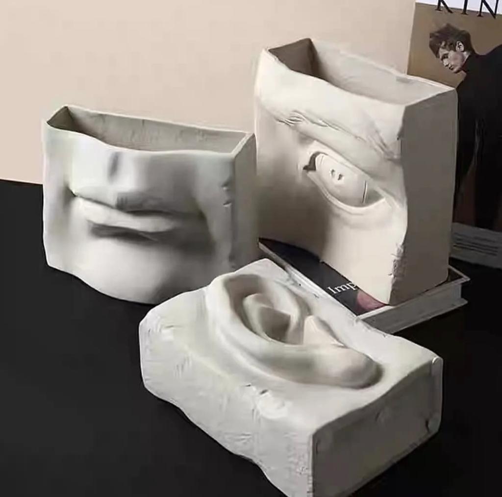 Face Parts Vase
