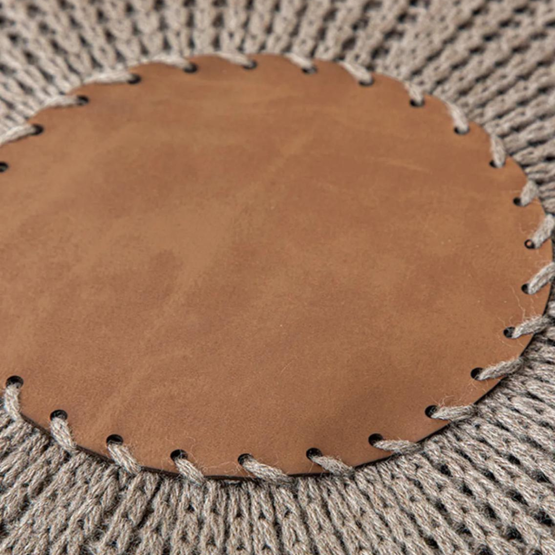 Pom pom pouf