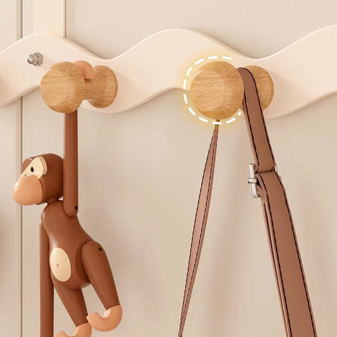 Hangs hanger