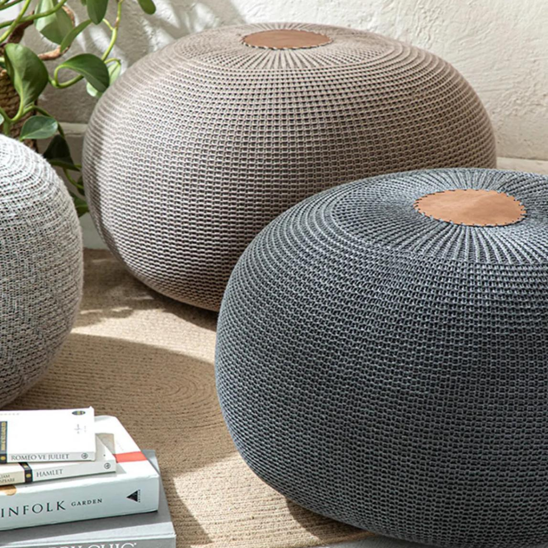 Pom pom pouf