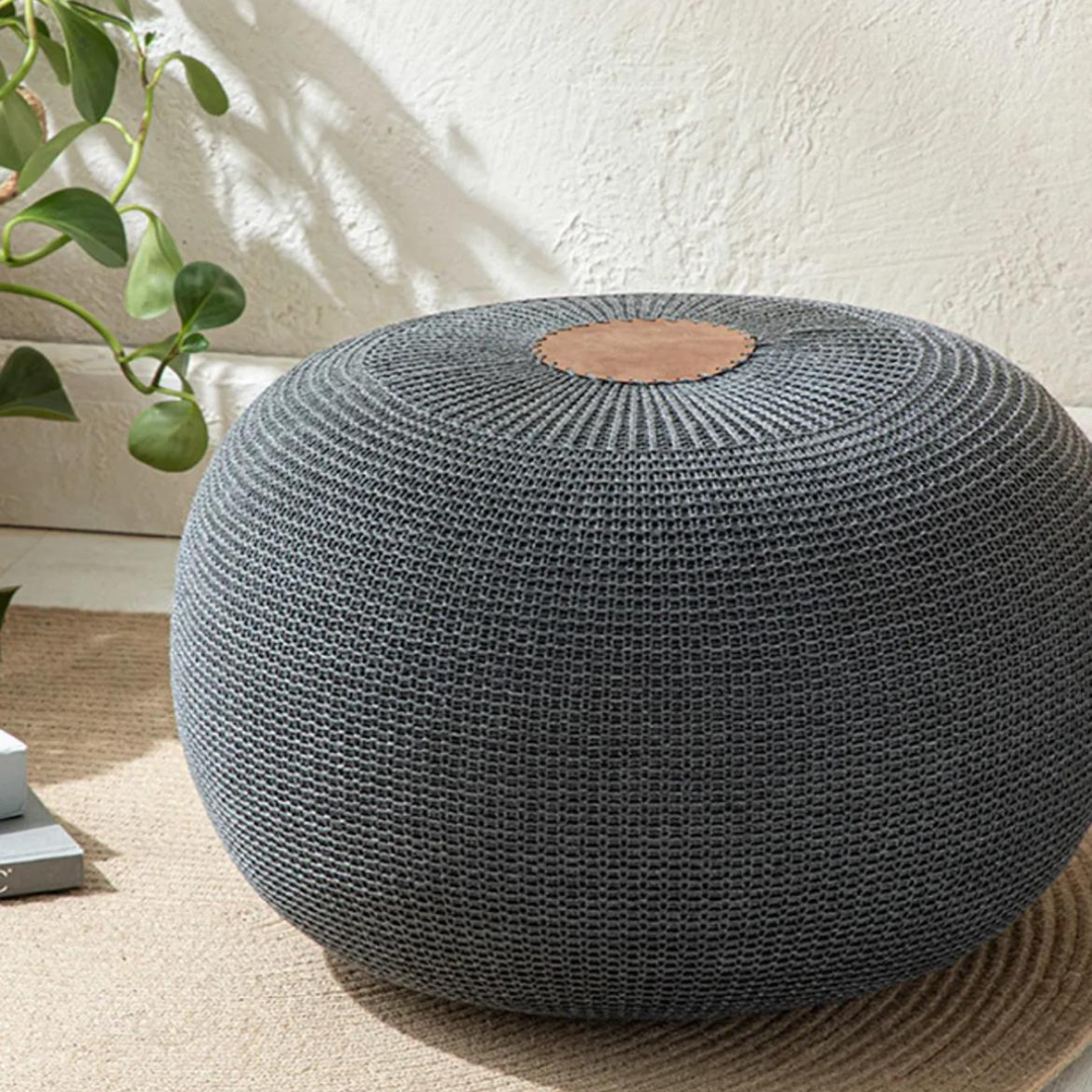 Pom pom pouf