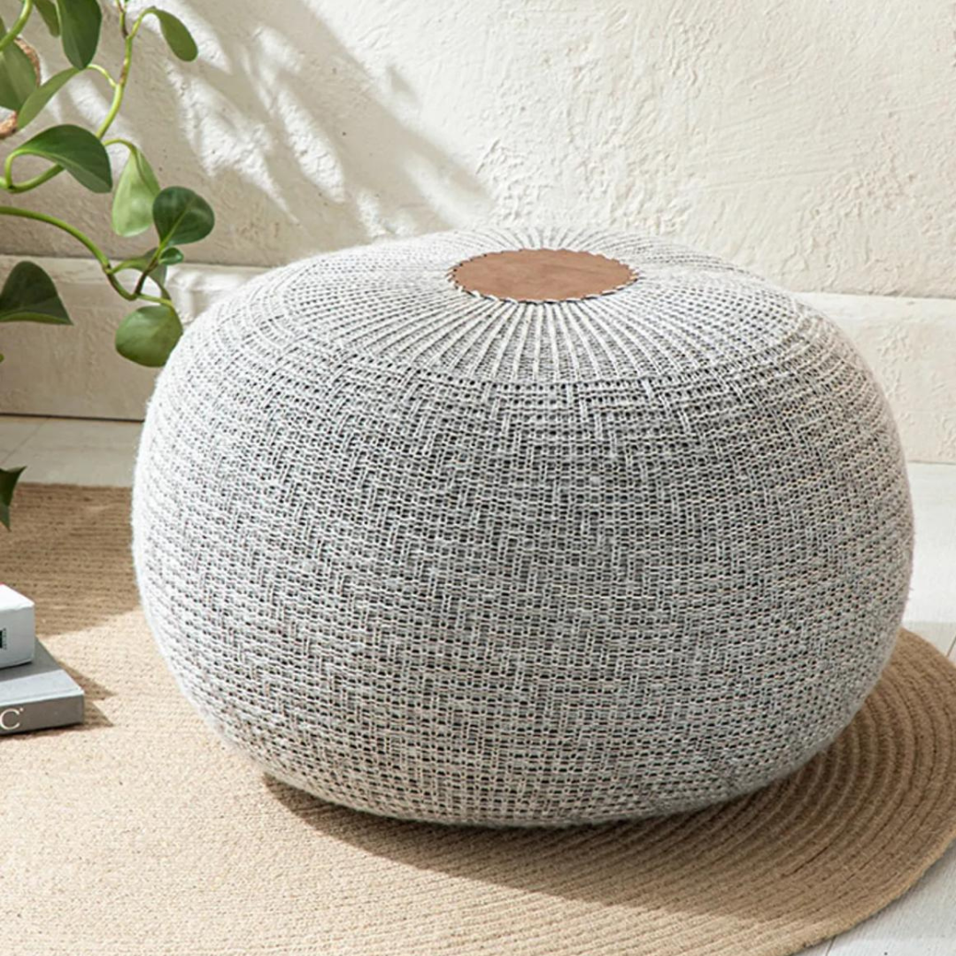 Pom pom pouf