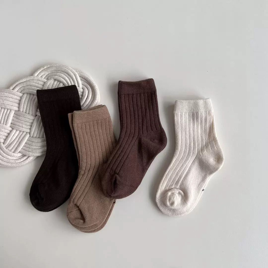 Set of 4 socks(random colors)