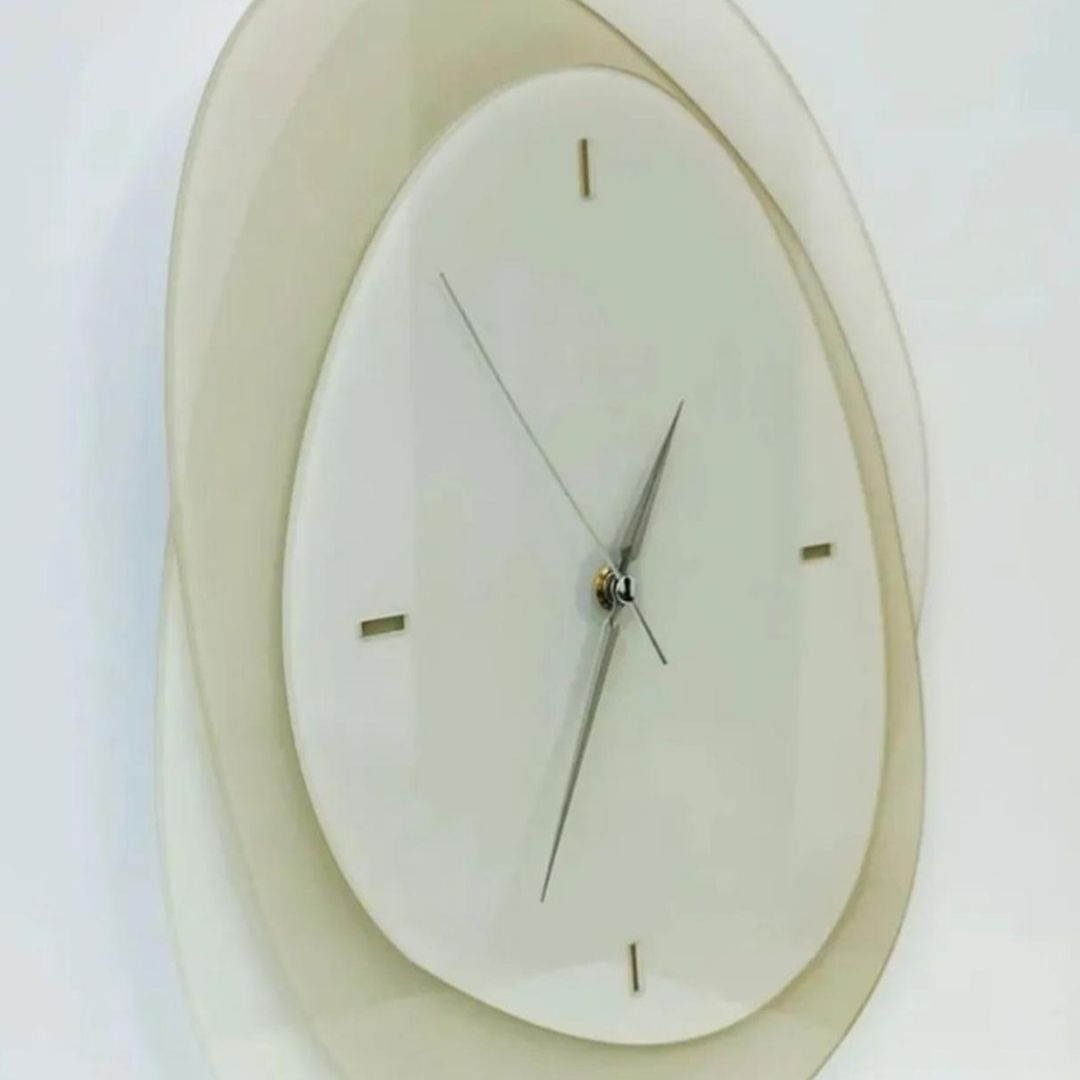 The acrylic wall clock