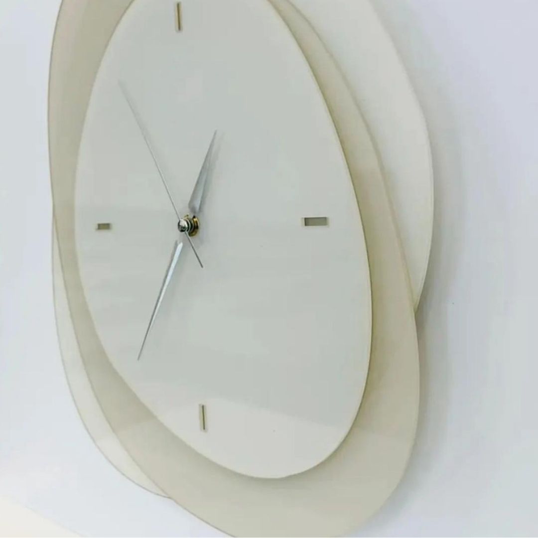 The acrylic wall clock