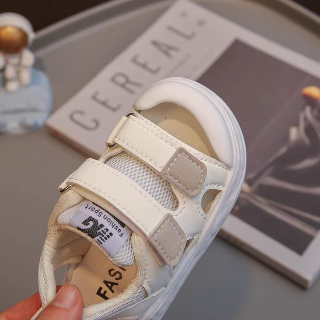 Poki sandals
