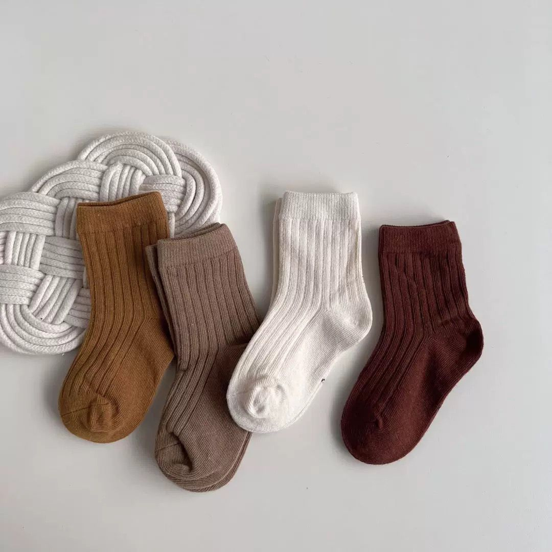 Set of 4 socks(random colors)