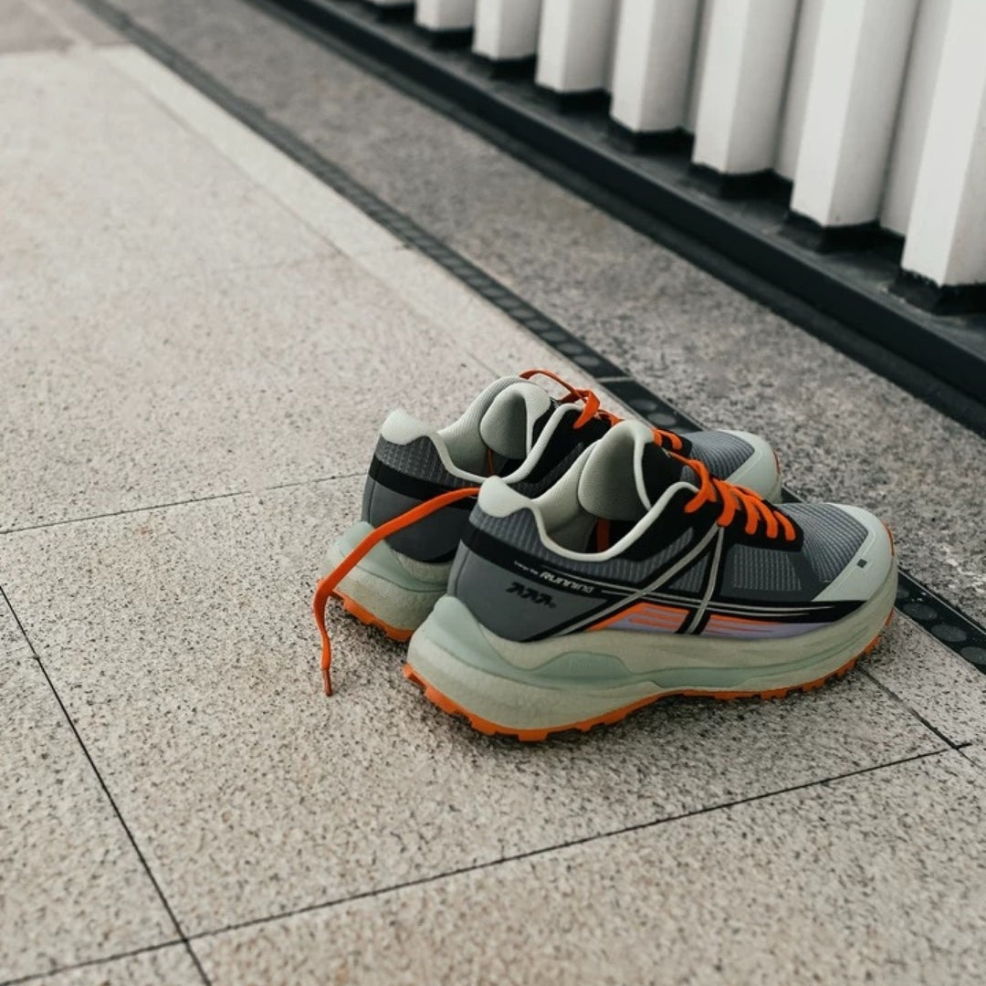 AIR SHIBUSA Geo Running Shoes