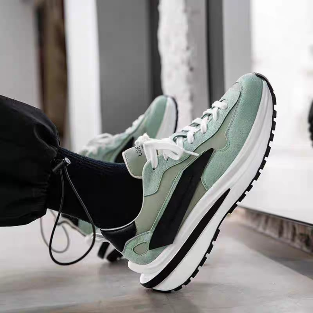 Poms sneakers