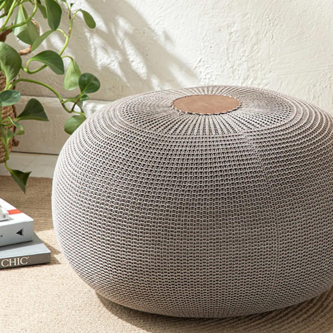 Pom pom pouf