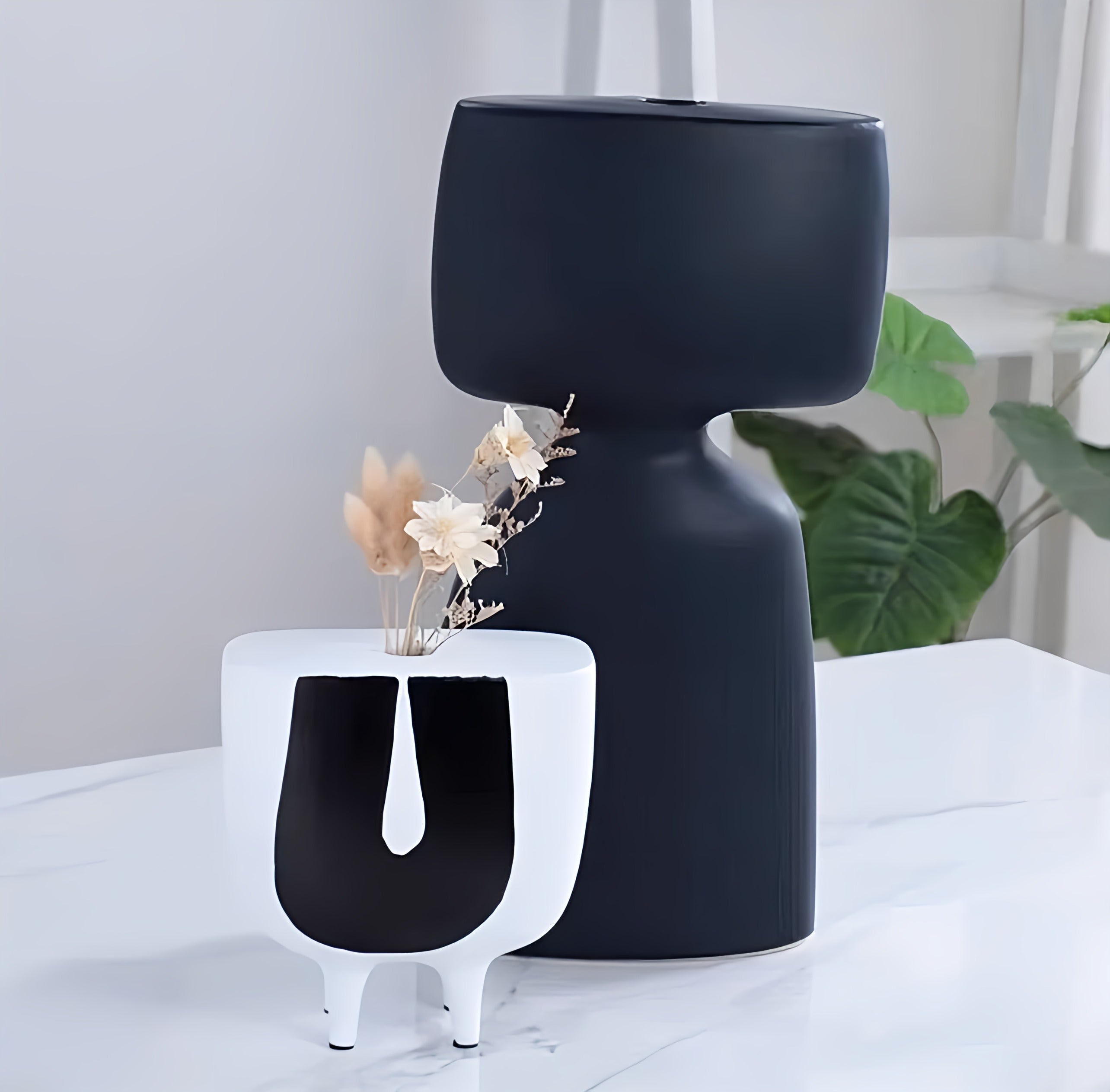 Table U Vase