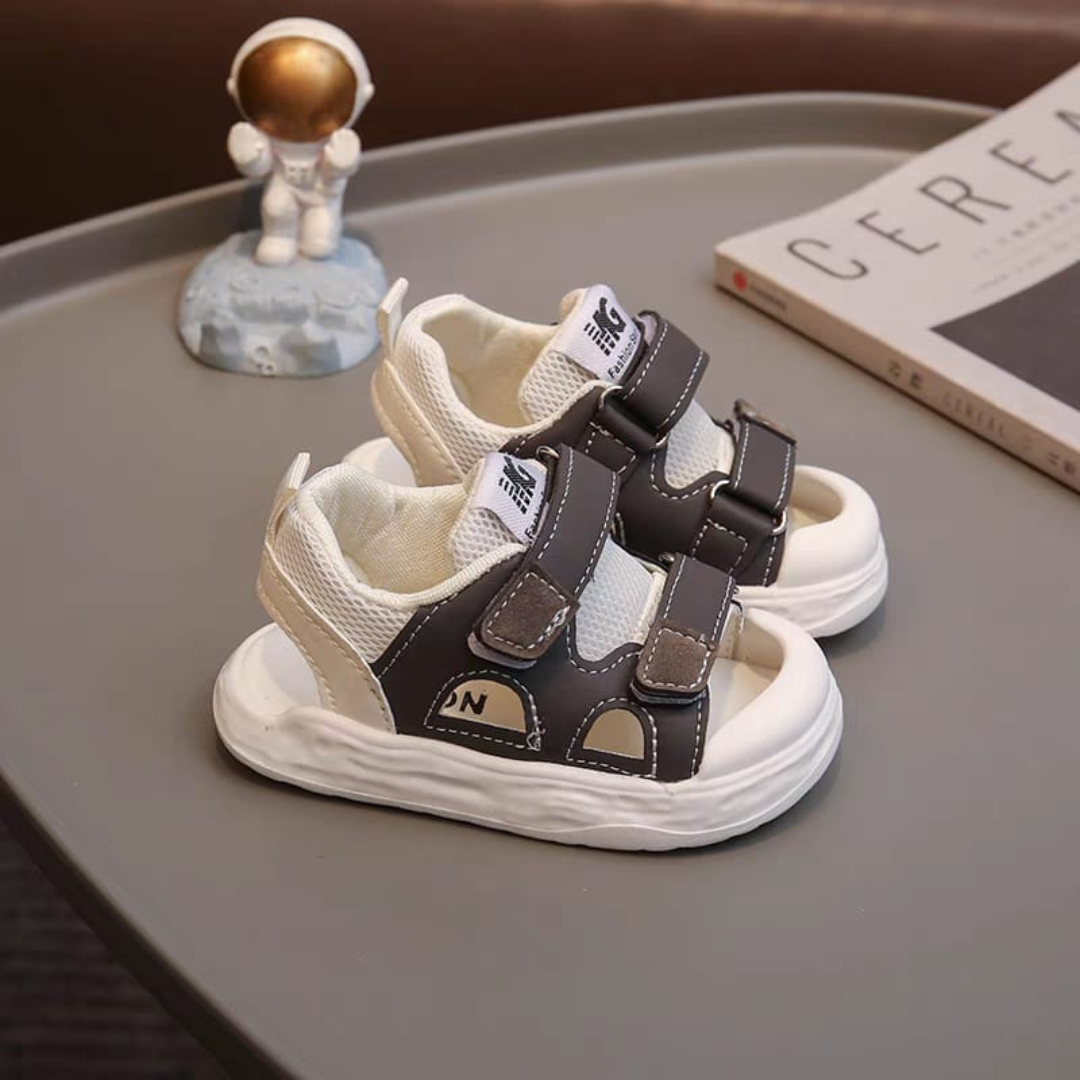 Poki sandals